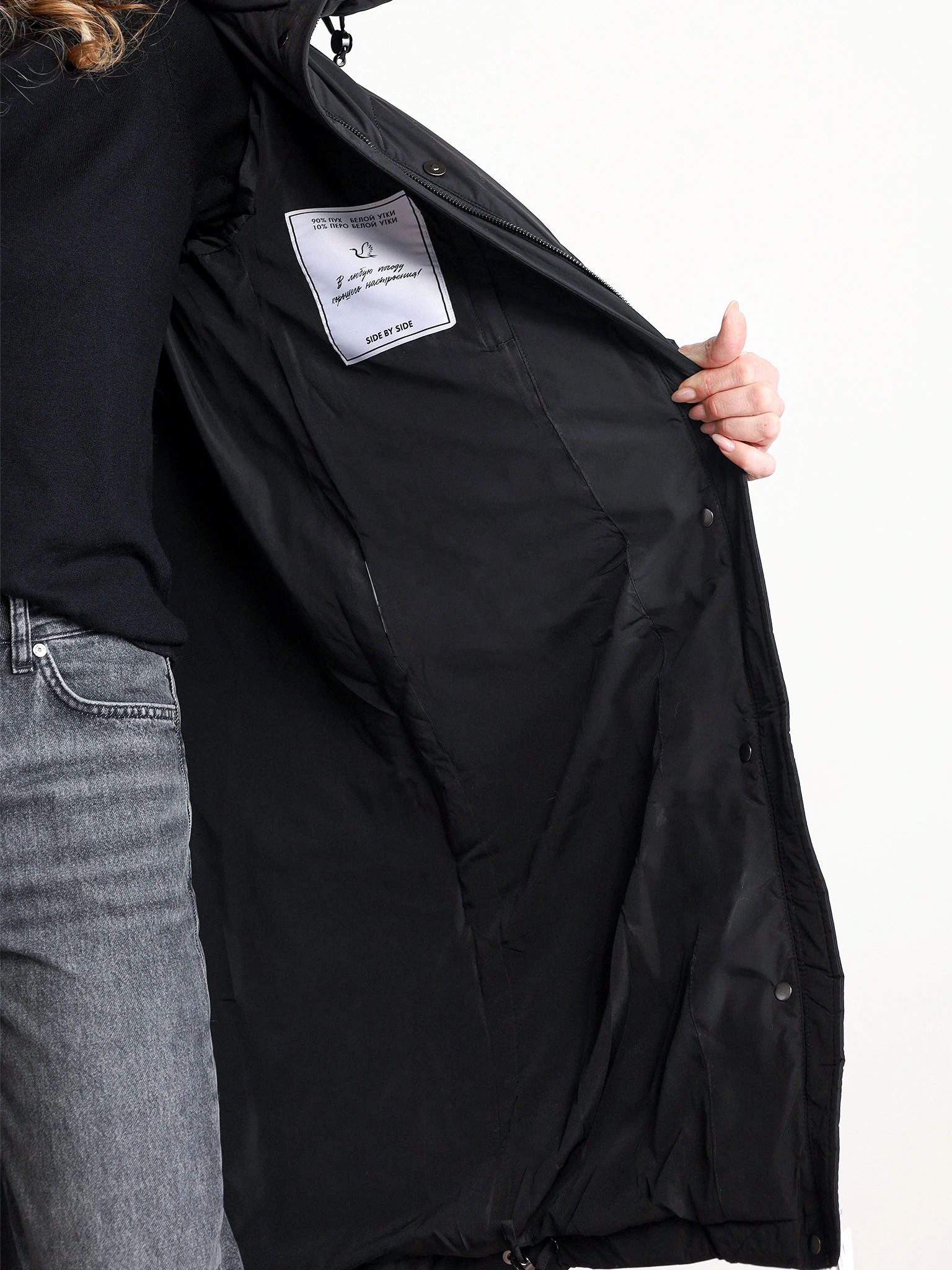 Пуховик черного цвета с двойным капюшоном